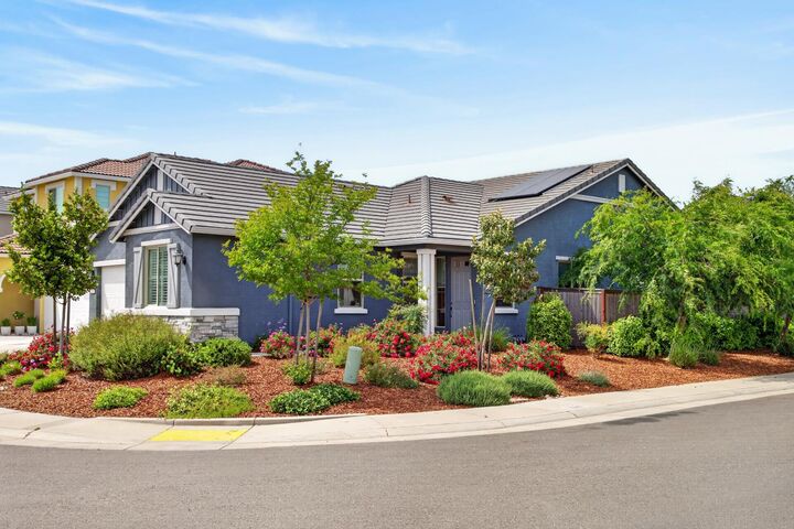 Property Photo:  12857 Montbrook Way  CA 95742 