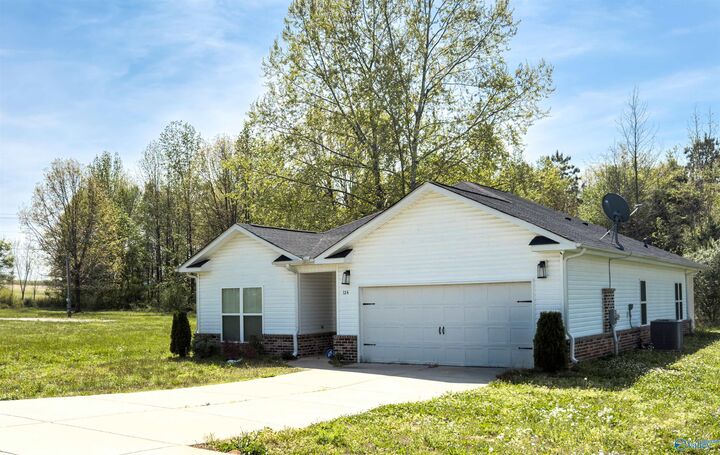 Property Photo:  124 Randall Mullins Road  AL 35773 