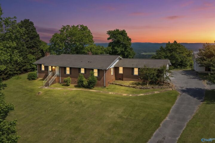 Property Photo:  1131 Bellevue Drive  AL 35904 