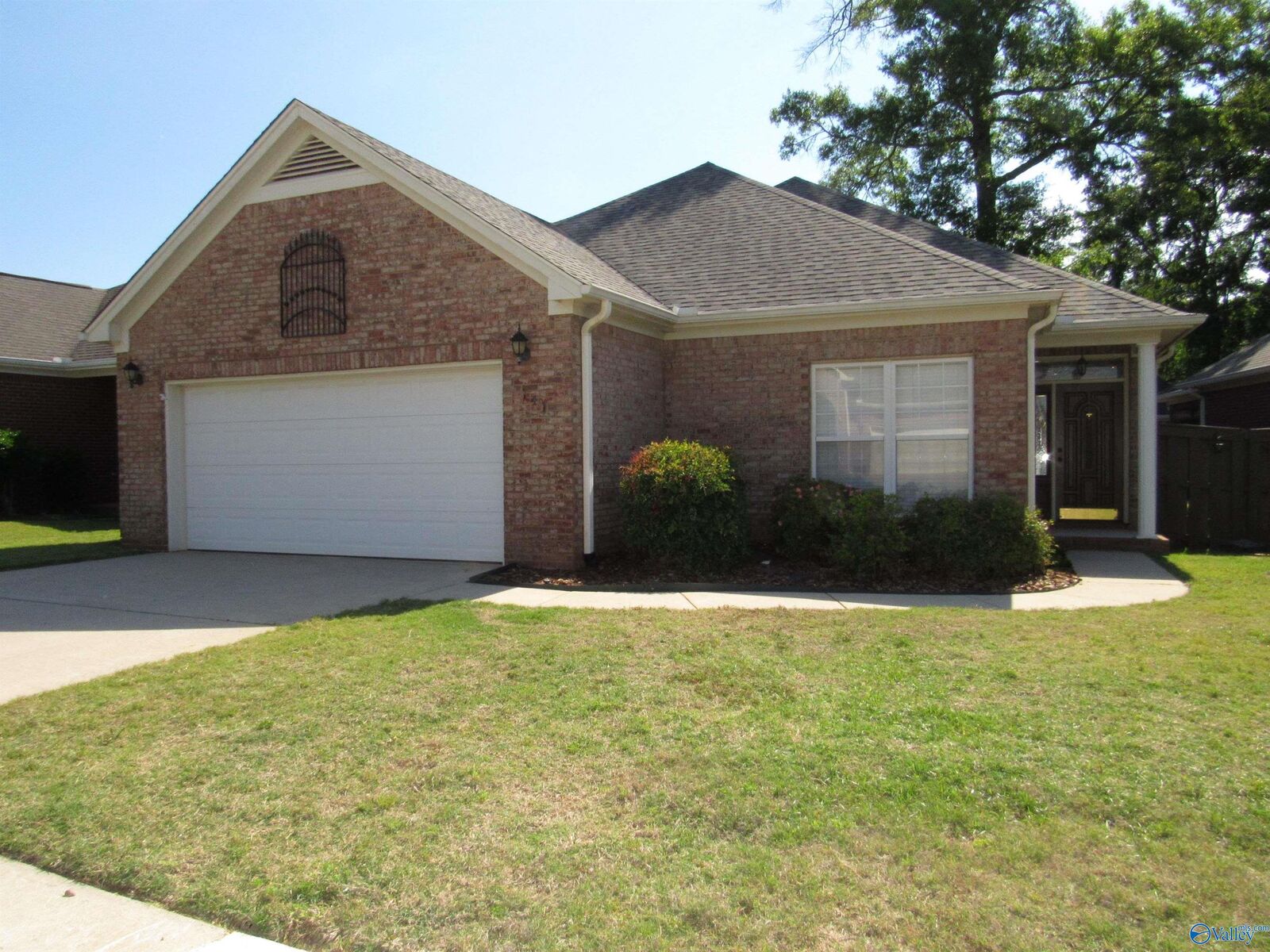 Property Photo:  141 Canterbury Drive  AL 35758 