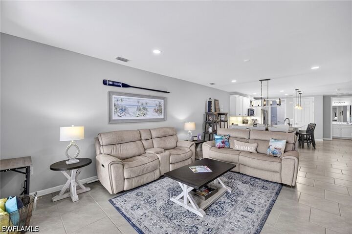 Property Photo:  14582 Edgewater Circle  FL 34114 