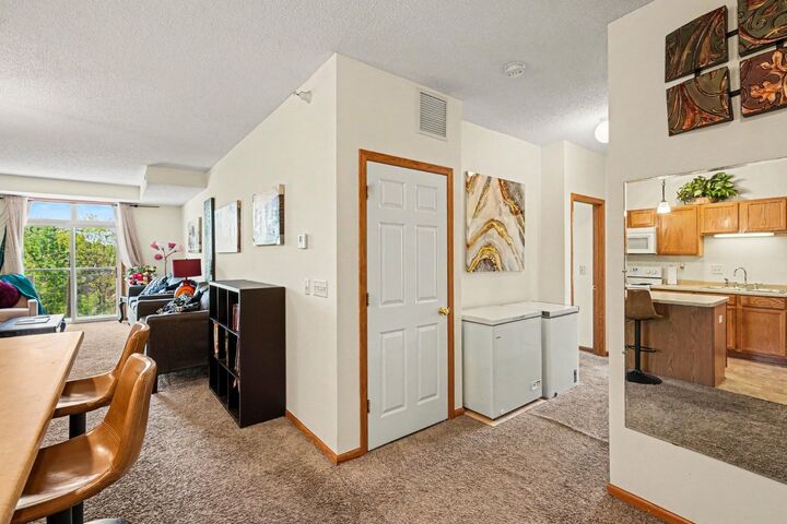 Property Photo:  1776 Maryland Avenue E 201  MN 55106 