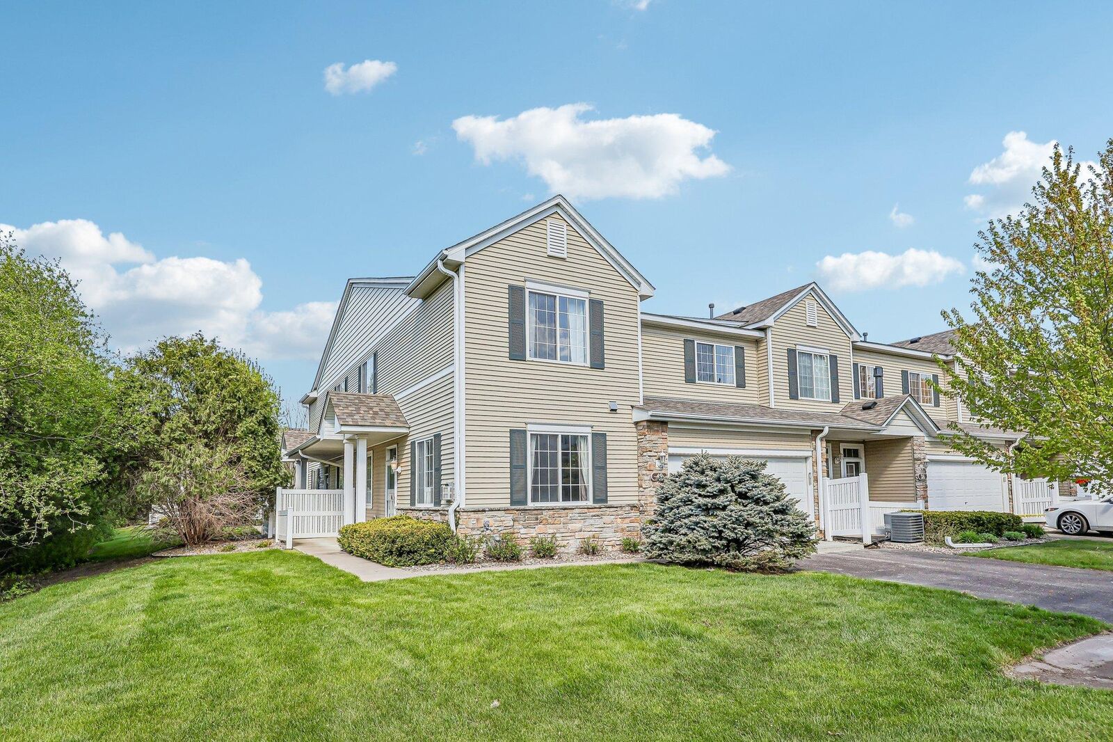 Property Photo:  40 River Woods Drive W  MN 55071 