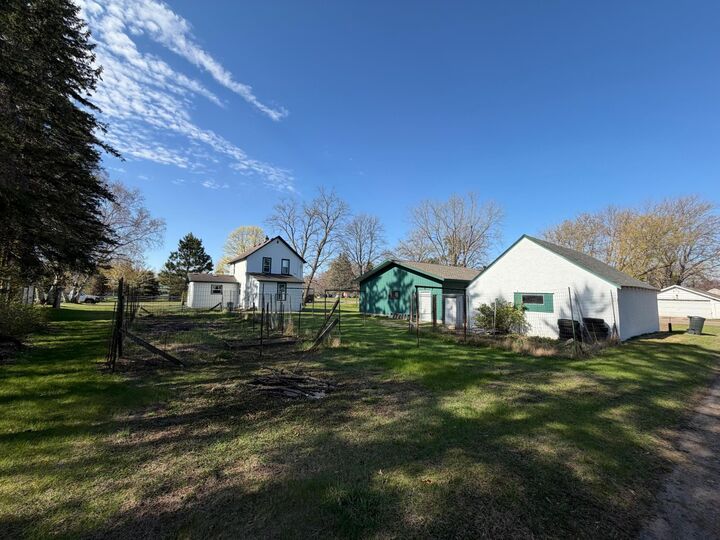 Property Photo:  913 Birch Street  MN 56441 