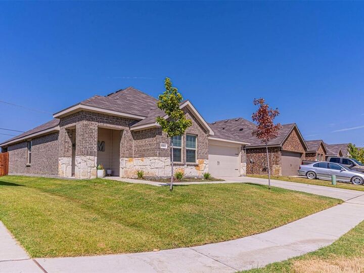Property Photo:  3307 Knoll Drive  TX 75119 