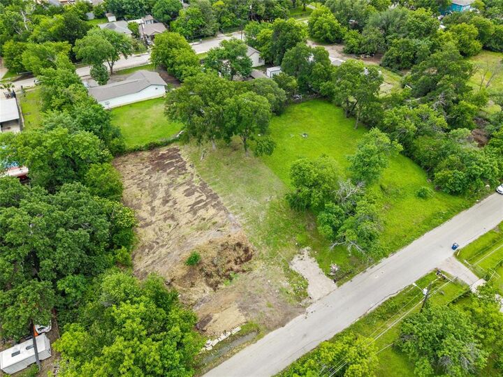 Property Photo:  2434 Tallyho Lane  TX 75212 