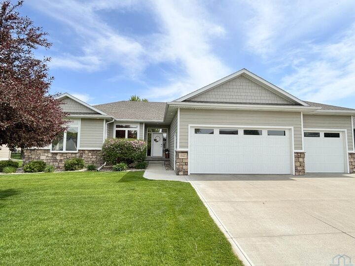 Property Photo:  642 Bluestem Trail  SD 57049 