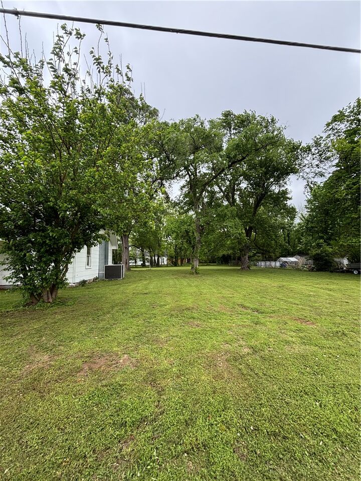 Property Photo:  408 N. West Avenue  AR 72744 
