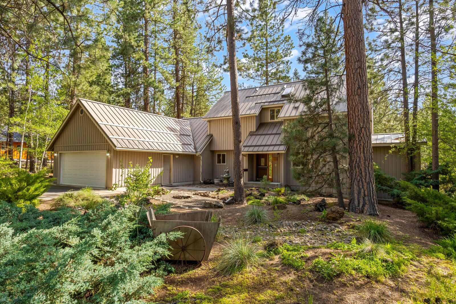 Property Photo: 53531 Kokanee Way OR 97739