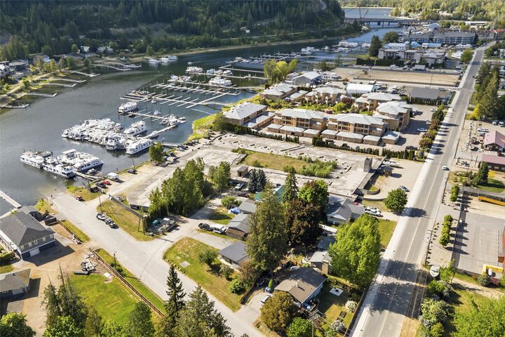 Property Photo: 606 Riverside Avenue BC V0E 2V0