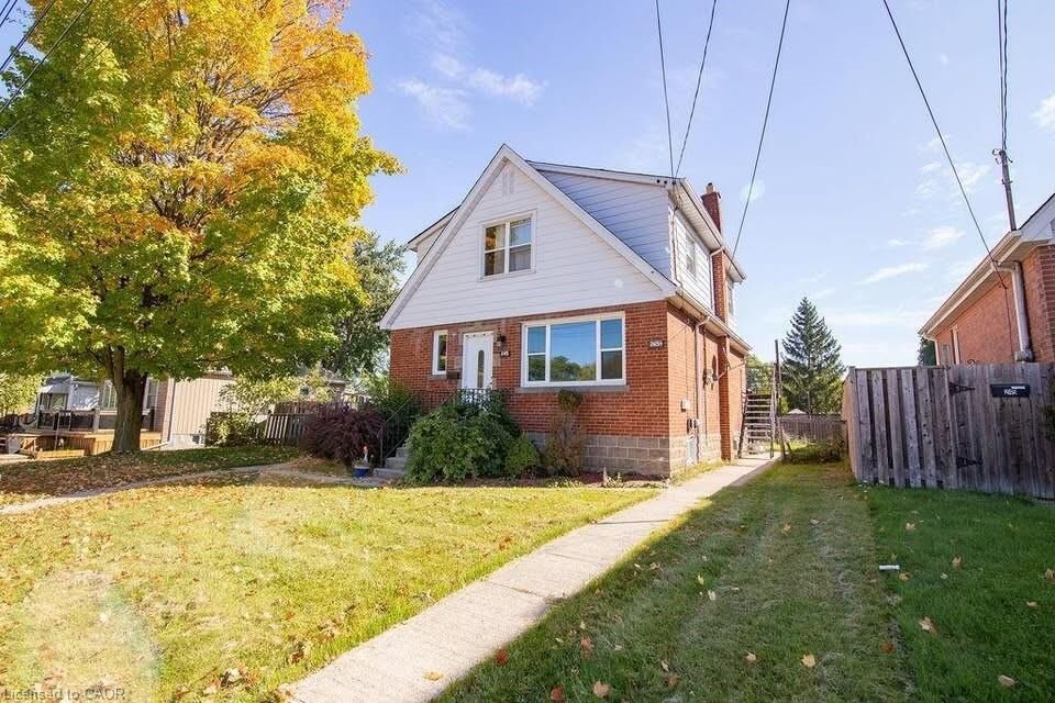 Property Photo:  245 East 22nd Street Upper  ON L8V 2V8 