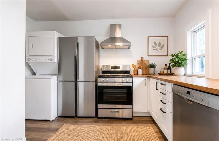 Property Photo:  198 Sherman Avenue N 2  ON L8L 6M9 