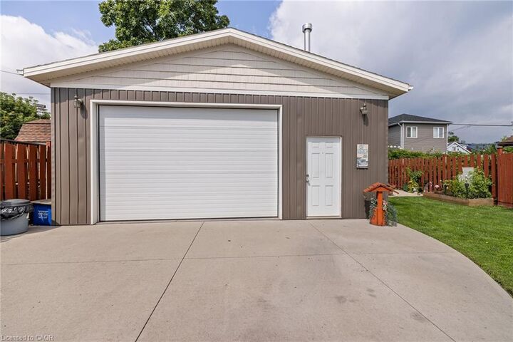 Property Photo:  625 Tate Avenue  ON L8H 6L4 