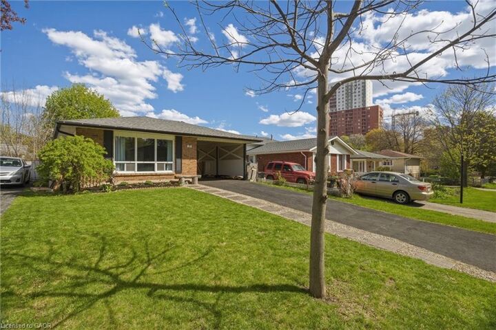 Property Photo:  19 Greendale Crescent  ON N2A 2R5 