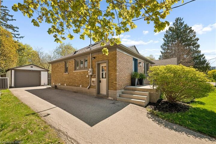 Property Photo:  256 Bowman Street  ON N2J 1W5 