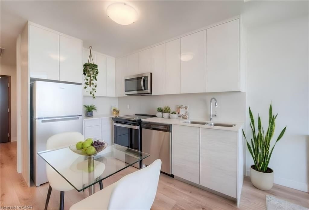 Property Photo:  60 Frederick Street 2403  ON N2H 0C7 