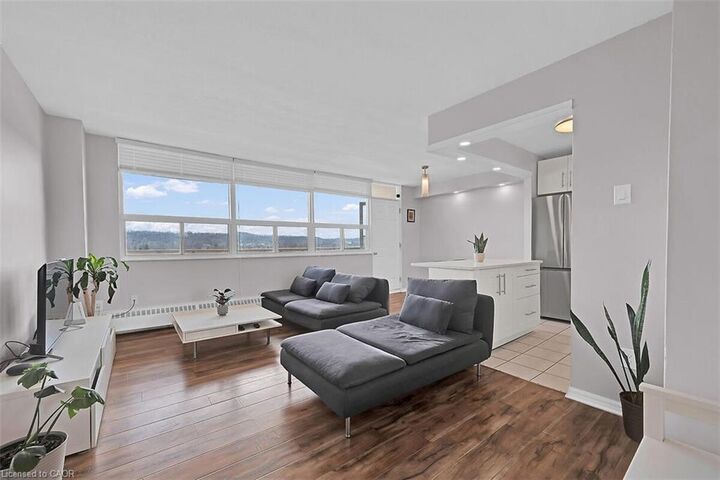 Property Photo:  15 Albright Road 811  ON L8K 5J2 