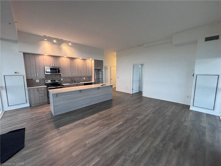 Property Photo:  550 North Service Road 905  ON L3M 0H9 
