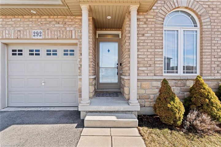Property Photo:  292 Keystone Crescent  ON L0R 1P0 