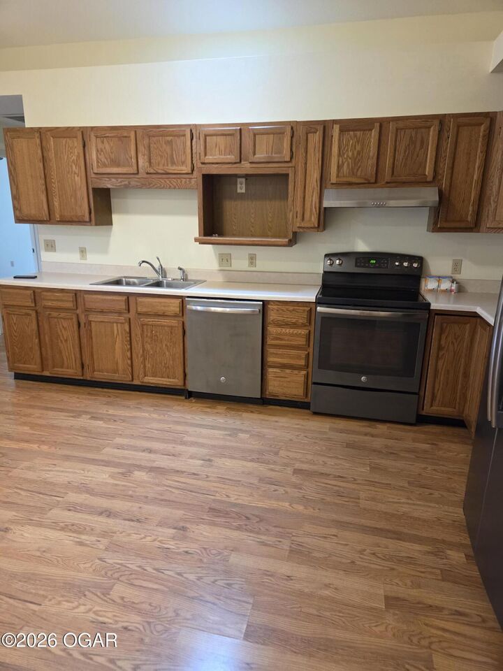 Property Photo:  801 Greenwood Drive  MO 64801 