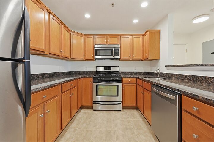 Property Photo: 51 Pearl St 205 MA 02148