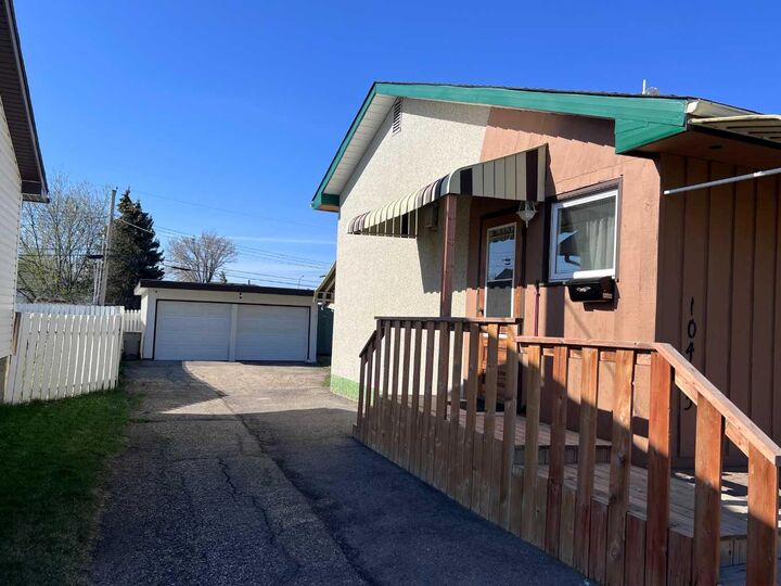 Property Photo:  10405 109 Avenue  AB T8V 1S2 