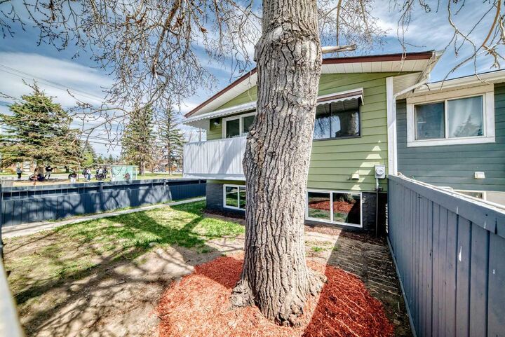 Property Photo:  903 44 Street SE F  AB T2A 5K7 