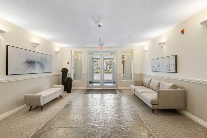Property Photo:  8 Hemlock Crescent SW 304  AB T3C 2Z1 