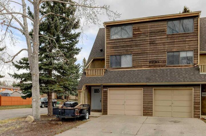 Property Photo:  1420 Ranchlands Road NW  AB T3G 1M9 