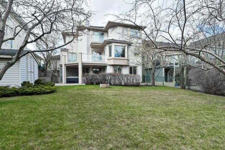 Property Photo:  91 Valley Ridge Green NW  AB T3B 5L5 