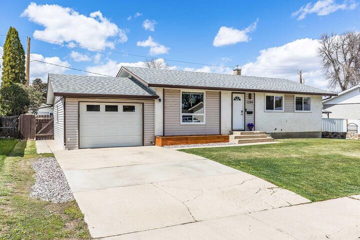 Property Photo:  1384 10 Avenue NE  AB T1A 6G3 