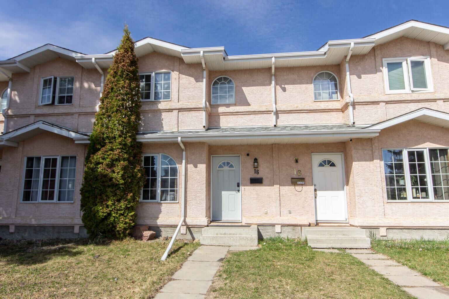 Property Photo:  16 Davis Close  AB T4R 2L4 