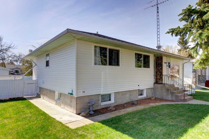 Property Photo:  419 2 Street N  AB T0L 2B0 