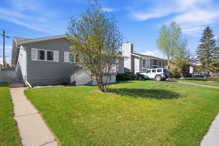 Property Photo:  4525 Shannon Drive  AB T4H 1C1 