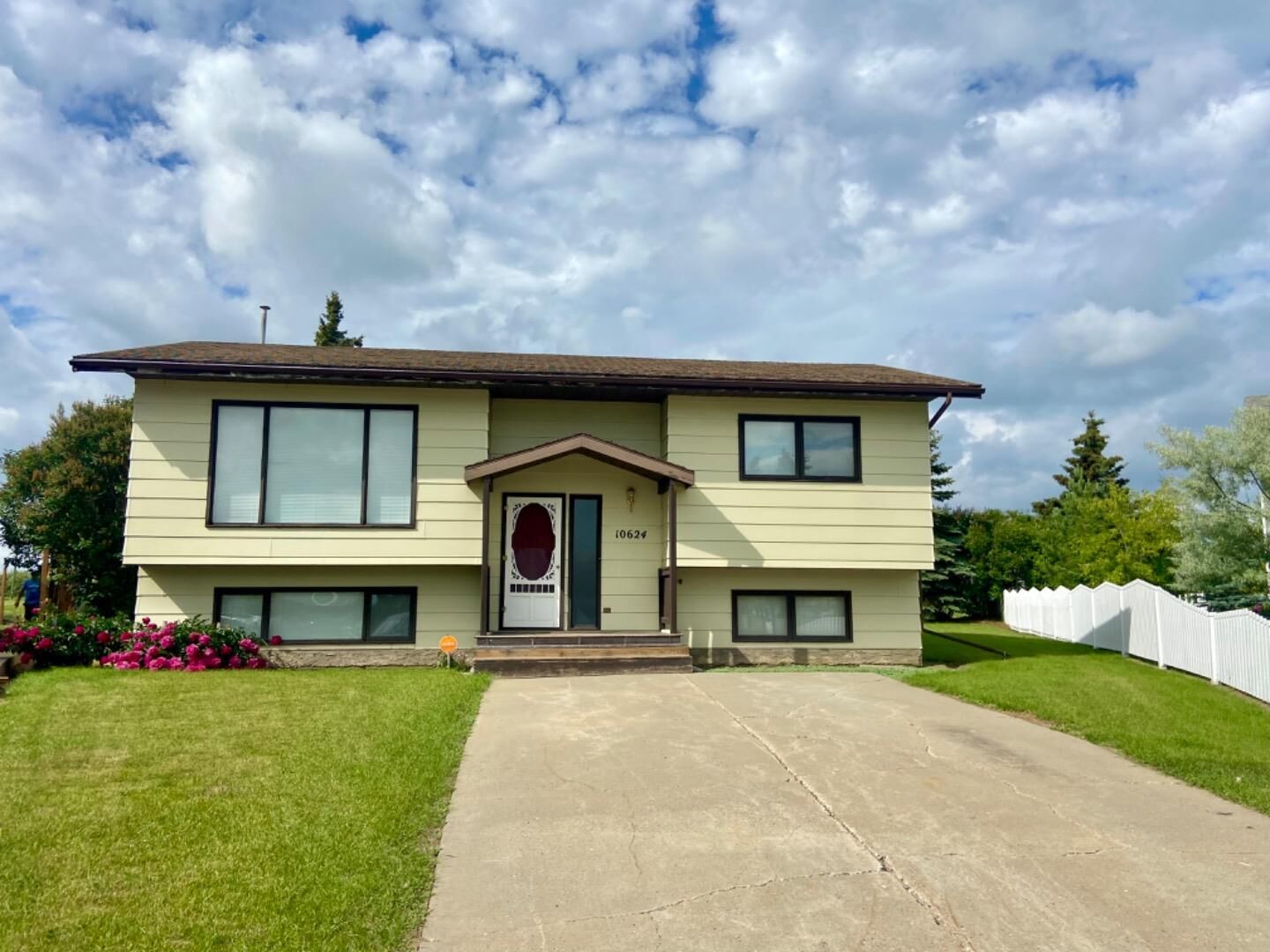 Property Photo: 10624 103 Street AB T0H 1L0