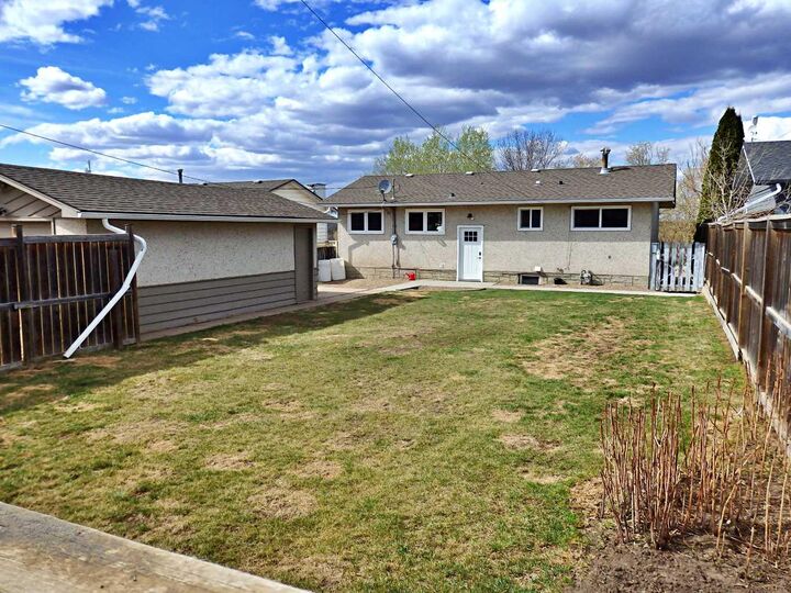 Property Photo:  4713 55 Avenue  AB T9X 1S5 