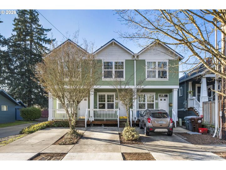 Property Photo:  129 SE 8th Ave  OR 97123 