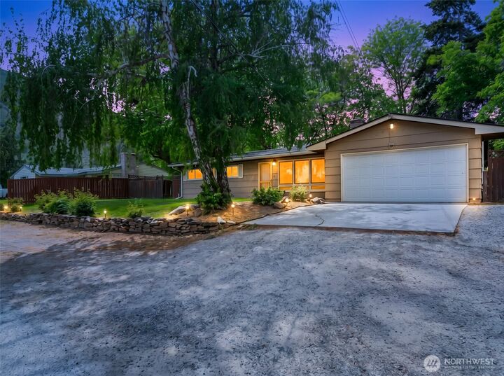 Property Photo:  402  Shady Lane  WA 98801 