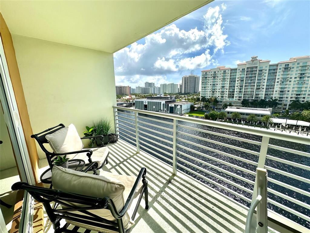 Property Photo:  2900 NE 30th Street K9  FL 33306 