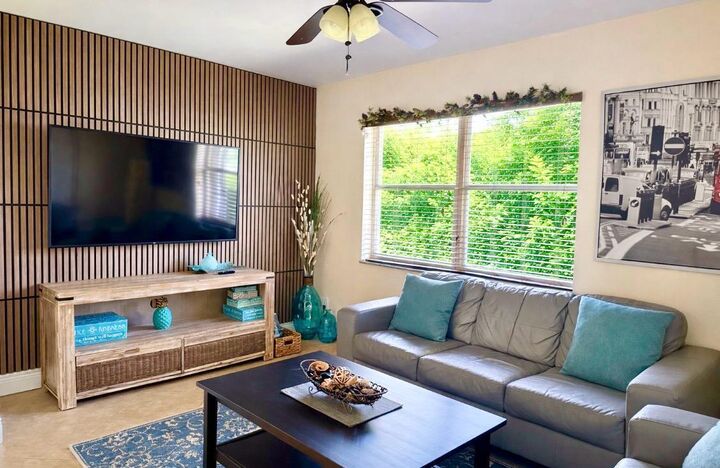 Property Photo:  803 NE 2nd Avenue  FL 33444 