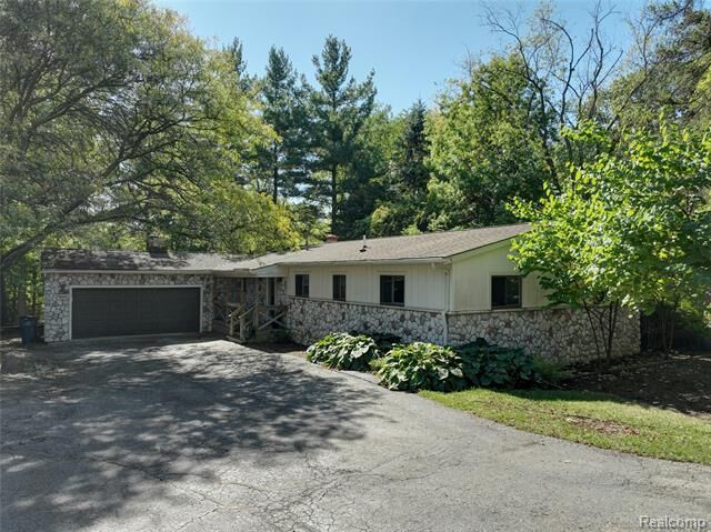 Property Photo:  2451 Sanders Place  MI 48302 