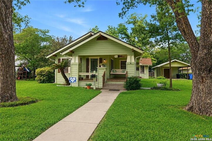 Property Photo:  808 E Krezdorn  TX 78155 