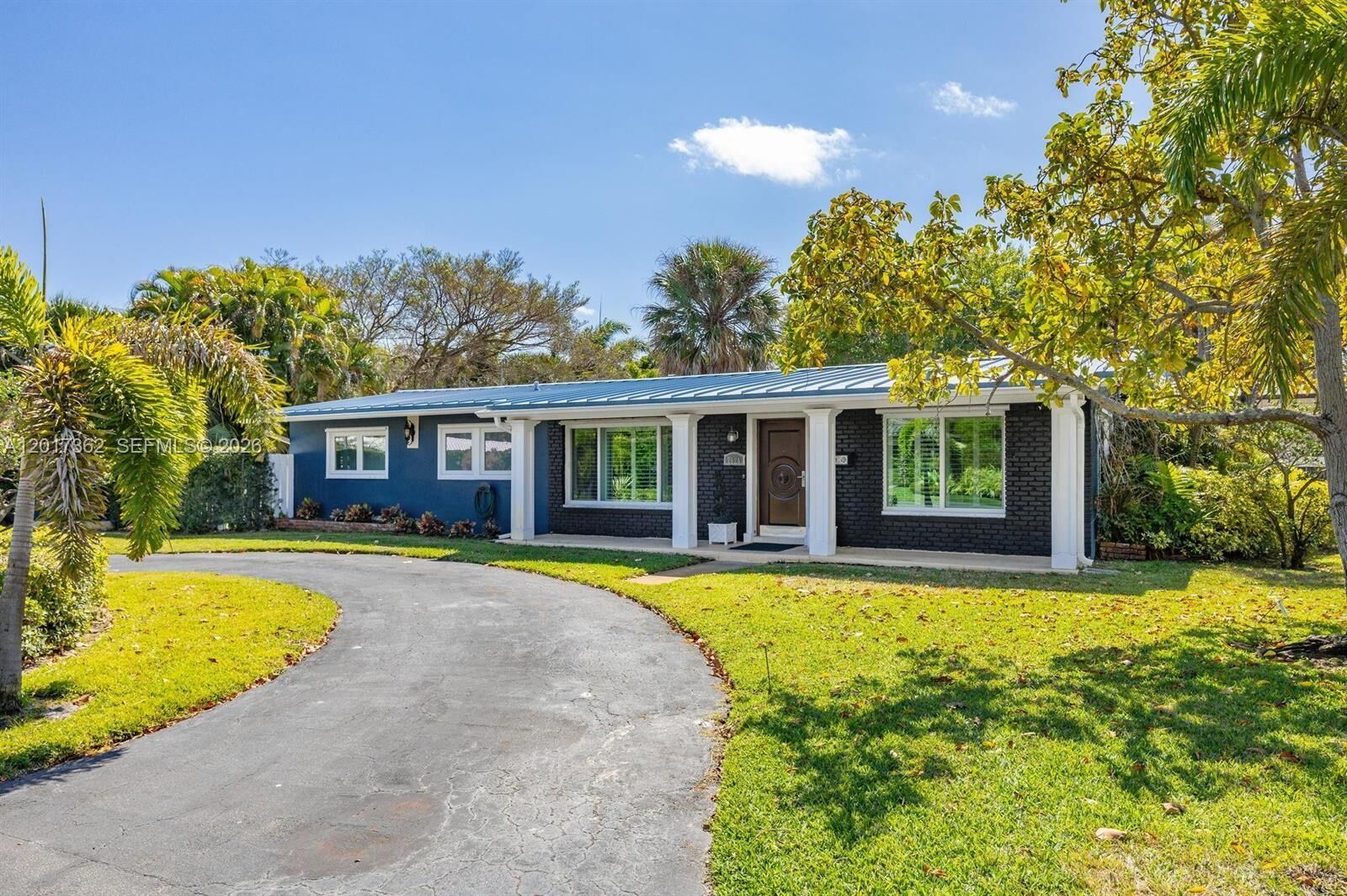Property Photo:  2624 NE 30th St  FL 33306 