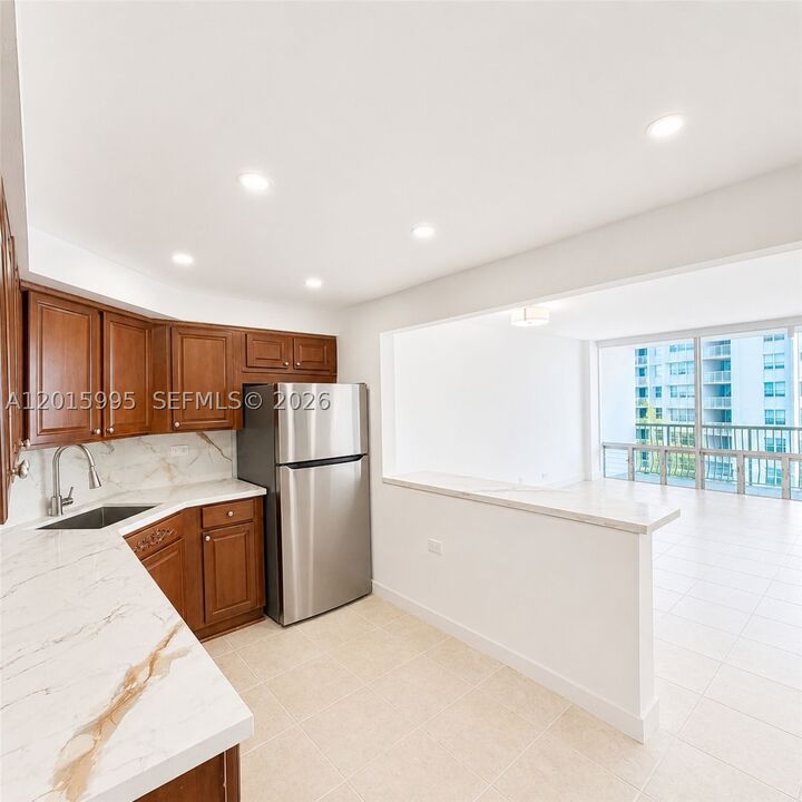 Property Photo:  1408 Brickell Bay Dr 1104  FL 33131 