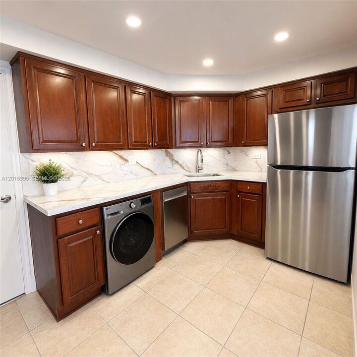 Property Photo:  1408 Brickell Bay Dr 1104  FL 33131 