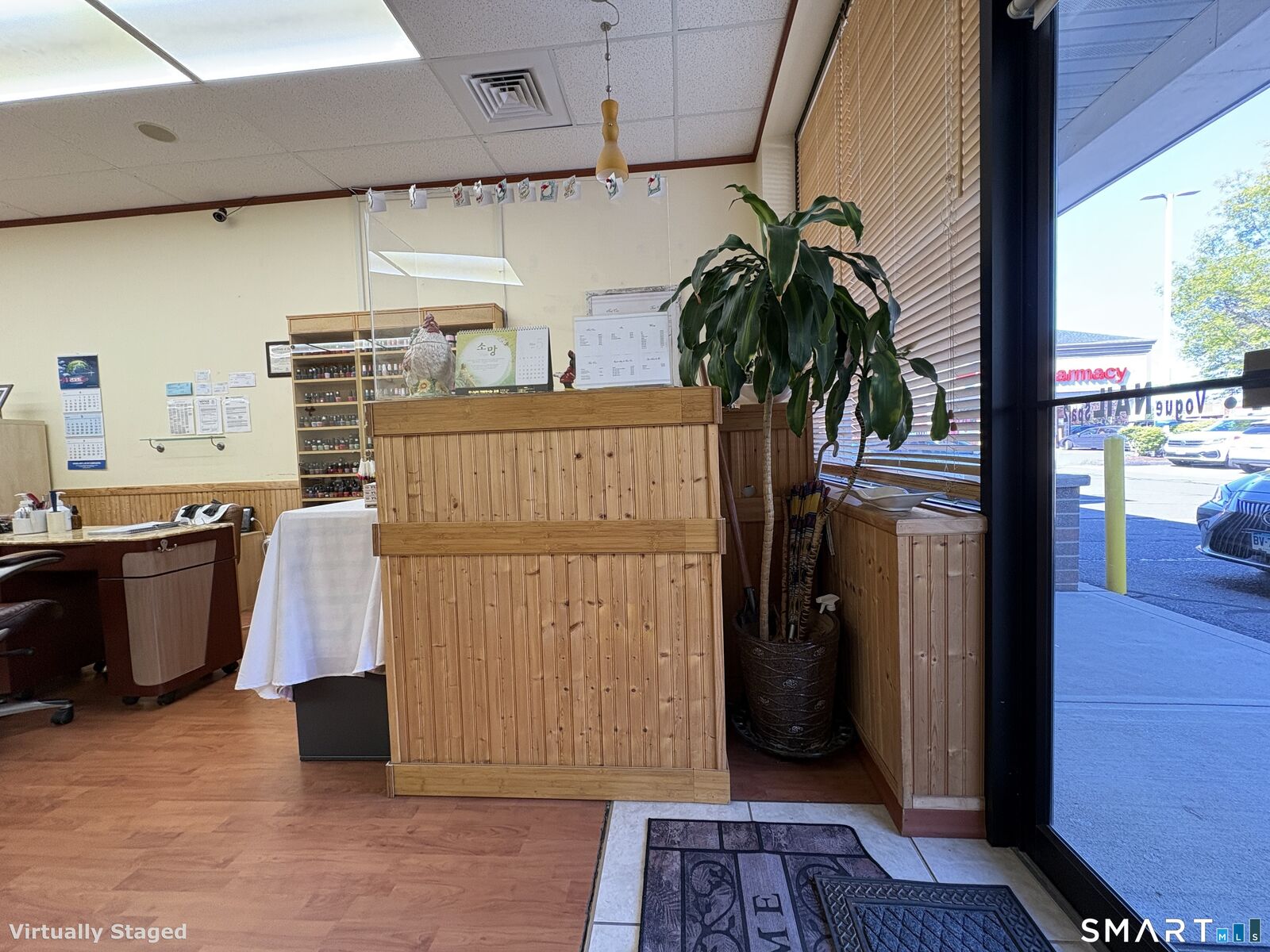 Property Photo:  
