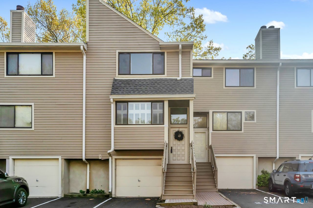 Property Photo: 206 Sunrise Hill Road 206 CT 06851