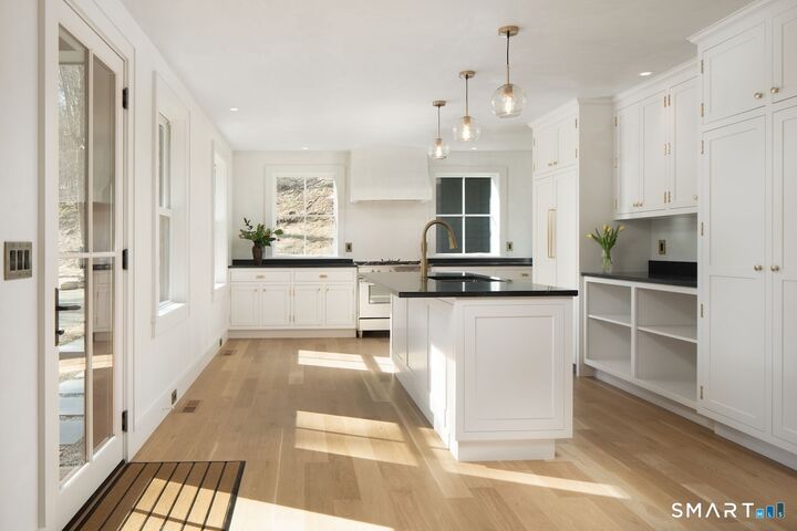 Property Photo:  160 Dugway Road  CT 06068 