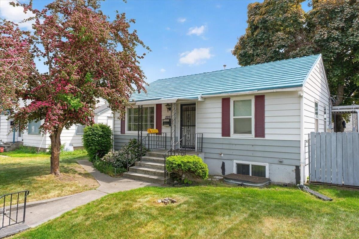 Property Photo:  2223 W Broad Ave  WA 99205 