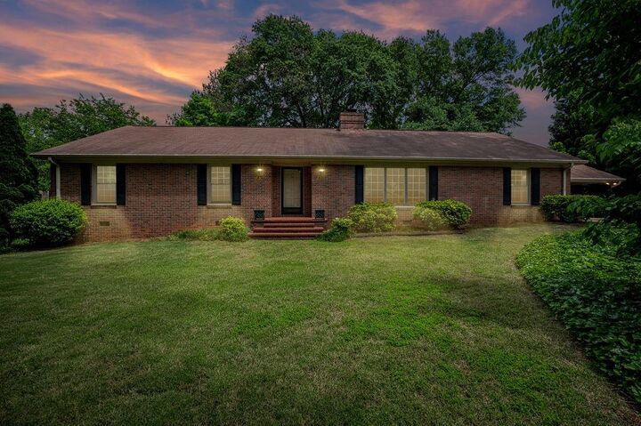 Property Photo: 711 Fernwood Dr Drive SC 29302